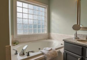 Small Bathroom Makeovers for Maximum Impact